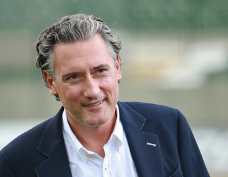 За олигофрените, журналистите и футбола   