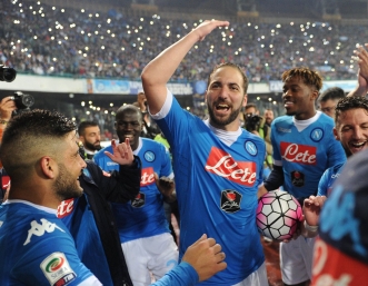 Наполи директно в групите на ШЛ, Игуаин с рекорд, а Палермо се спаси