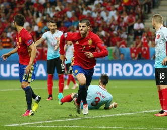 Испания не остави шанс на Турция и се класира на 1/8 финал