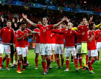 Бейл си уреди среща с Кристиано, Белгия си стегна куфарите от Франци