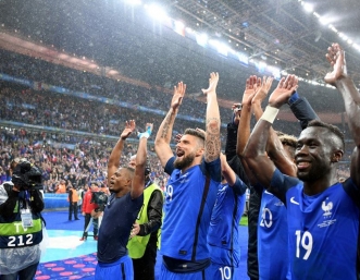 Франция сложи край на исландската приказка