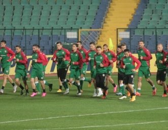 Докато България ще гласува, националите ще се мъчат срещу Беларус