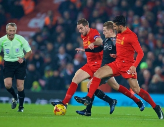 Ливърпул продължава стремглавото спускане на долу