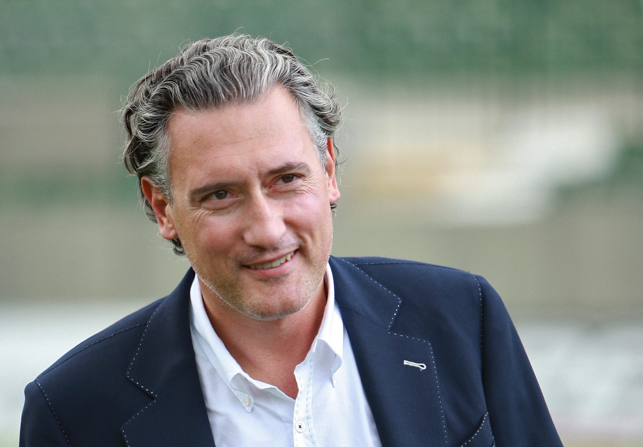 За олигофрените, журналистите и футбола   