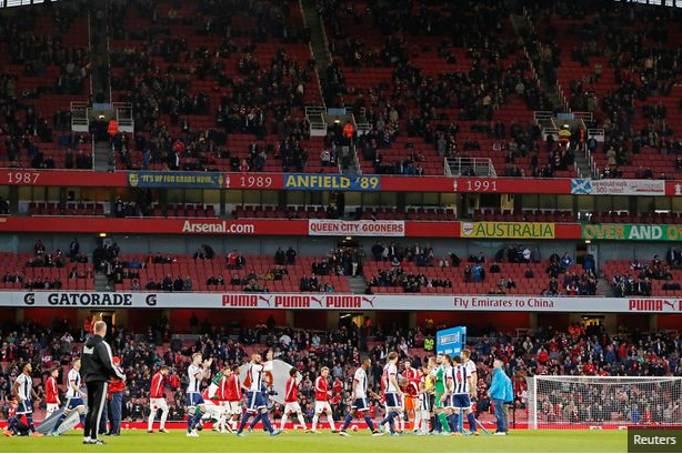 Протестът на феновете, опразни 