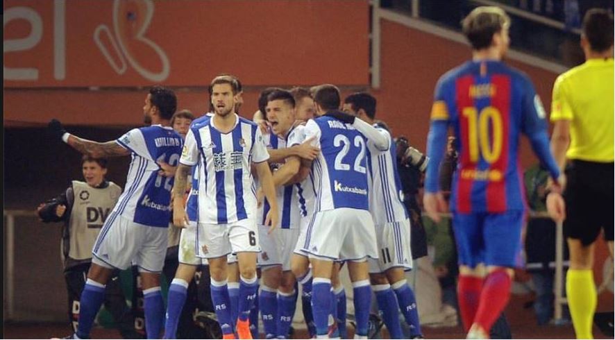 Барселона получи съдийско рамо, за да се спаси в Сан Себастиан.