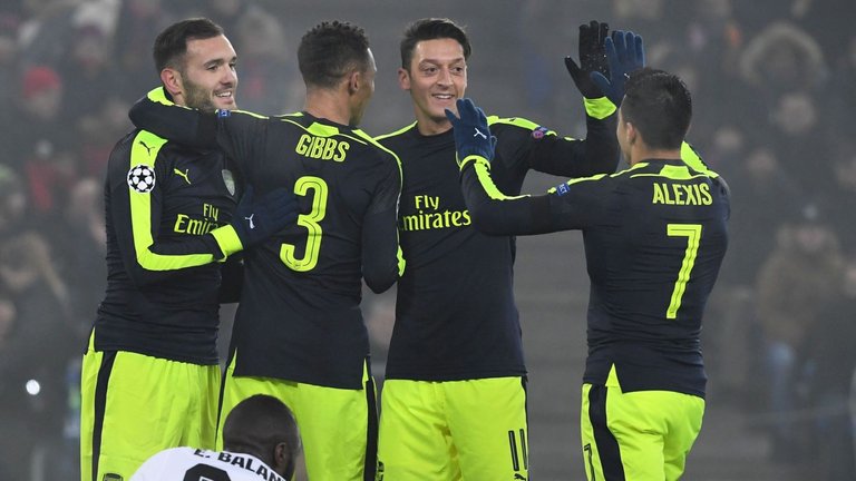 Арсенал смачка Базел и спечели групата, с помощта на Лудогорец