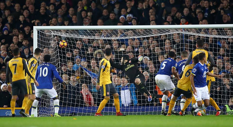 Евертън секна успешната серия на Арсенал