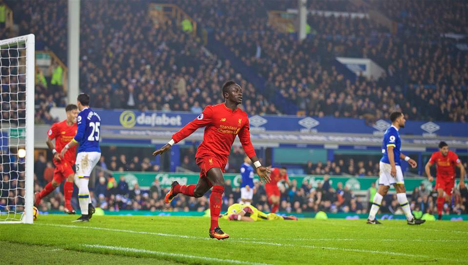 Измъчен успех на Ливърпул в мърсисайдското дерби